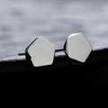 Orecchini a perno a pentagono minimalisti in argento con finitura liscia per uomo - Stile Esagonale (X080-C)