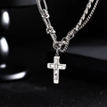 Collier croix argenté avec zircons carrés et design de chaîne mixte tendance - Collier Croix Épissée (L604-A)