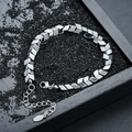 Bracciale in acciaio inossidabile a forma di V argento su sfondo scuro testurizzato - Stile di Cucitura Sfaccettata a V a Rombo (Argento)
