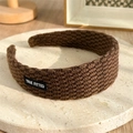 Knitted wide headband in dark brown ribbed wool with True Fitted label detail - Dark Coffee