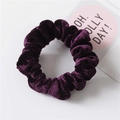 Elastico per capelli in velluto viola scuro da donna con texture morbida e pieghe eleganti - Viola