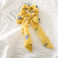 Gele chiffon haarelastiek met bloemenprint en lange strik op witte achtergrond - Gele Bloemen