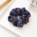 Coletero azul marino con estampado de flores pequeñas y coloridas para el cabello - Azul marino