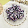 Elastico per capelli floreale viola su vassoio di vetro per acconciature eleganti - Stile Fiore Viola B