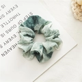 Elastico per capelli in chiffon tie-dye verde e bianco con motivo marmorizzato morbido - Tie-Dye Verde