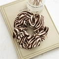 Modisches Zebra-Haargummi in Dunkelbraun und Beige aus strukturiertem Strickstoff - Zebra Kaffee
