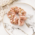 Chouchou rose avec motifs mignons de chiens corgi sur tissu mousseline - Corgi Rose