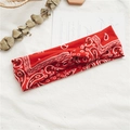 Bandeau élastique rouge à motif paisley avec nœud bohème sur fond blanc texturé - Rouge Large Paisley