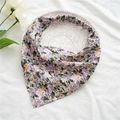 Fascia a triangolo floreale crema con fiori viola ed elastico estensibile - Viola