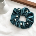 Elegante coletero de terciopelo verde oscuro decorado con perlas blancas para mujer - Terciopelo Verde Oscuro Perla