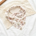 Foulard triangulaire en mousseline florale blanc crème avec motif de fleurs violettes - Bandana Blanc Floral