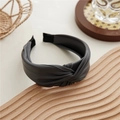 Cerchietto chic in pelle PU grigio scuro con nodo incrociato su base di legno - Grigio scuro