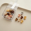 Macro-opname van mini konijn haarspeldjes in Morandi kleuren met matte afwerking en doosje - 24 Kleurrijke Oren