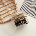 Geflochtenes Haargummi Set in Erdtönen, Beige und Braun, in einer klaren Acrylbox - Geflochtener Stil