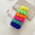 Dettaglio di sei elastici per capelli colorati senza cuciture in scatola trasparente - Serie Brillante