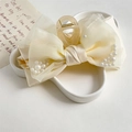 Elegante molletta per capelli crema con fiocco e perle su vassoio in ceramica - Stile Fiocco di Perle / Beige
