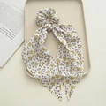 Blumiges Haargummi mit langen Bändern in Weiß mit lila und gelben kleinen Blumen - Violettes Blumenmuster