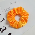 Elastico per capelli in raso arancione luminoso con texture setosa ed effetto LED - Arancione con LED