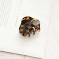 Detail einer 5,5 cm Acetat Haarklammer mit Schildpattmuster und feiner Texturierung - Schildpatt / 5,5 cm / Dunkelbraun