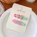 Detalle de pinzas para el cabello con cerezas rosas y cuadros morados en metal menta - Yogur de Cereza