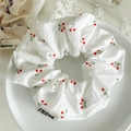 Elastico per capelli con stampa di ciliegie in un piatto di ceramica, stile dolce - Bianco Ciliegia