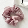 Eleganter Haargummi aus Organza in Altrosa mit seidigem Perlmuttglanz und gerafftem Design - Dunkelviolett