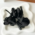 Chouchou en satin noir à pois blancs avec ruban élégant sur plateau céramique - Noir Élégant Nœud à Pois