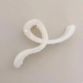 Glossy white twisted shark hair claw clip for women with minimalist Korean aesthetic - Line Style / Beige