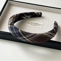 Detailopname van verdikte spons hoofdband met klassieke donkere geruite stoftextuur - Blauw-bruin Geruit