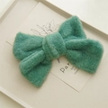 Barrette à cheveux nœud en peluche vert Morandi avec texture douce en fausse fourrure - Vert