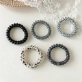 Détails du lot de 5 élastiques spirale avec motifs damiers et floraux sur tissu en dentelle - 5 Pièces / Noir