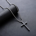 Titanium stalen ketting met zwarte kruishanger aan een zilveren ringvormige ketting - Dunne Kruis Ketting (L936-Q) Zwart