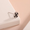 Retro Titanstahl Ohrstecker mit schwarzem Emaille-Design und silbernem Finish für Damen - Kreuzblütenform (T02-E)