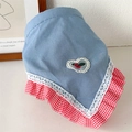 Dettaglio della bandana per animali in denim blu con pizzo e ricamo ciliegia - Cerchietto Gingham Rosso Ciliegia