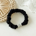 Chouchou noir épais haute élasticité avec boucle métallique torsadée argentée mate - Style Spirale Argentée