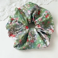 Dettagli della trama dello scrunchie floreale verde stile pittura a olio in chiffon - Roseto