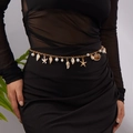 Detail of golden waist chain with sea shells, starfish charms and pearls on a model - Gold Ocean Shell Style (BJ25Y0051)