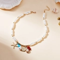 Détail du collier de perles baroques avec pendentifs étoile de mer, pierre et pièce - Style Sirène Conque (#4Sirène)