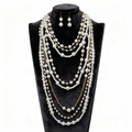 Élégant ensemble de collier de perles multicouche et boucles d'oreilles dorées pour femme - Style Superposé / Or