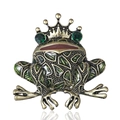 Broche de príncipe rana a la moda con esmalte verde, detalles de corona y gemas - Estilo Rana Con Corona (16BC217)