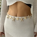 Chaîne de taille dorée avec étoiles de mer et coquillages sur jupe en crochet blanc - Style Étoile de Mer Coquillage Perle Artificielle Or