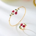 Verstelbare gouden sieradenset met rode emaille rozen en groene bladeren - Roos (Rood/Goud)