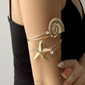 Bracelet de bras doré avec étoile de mer et nautile, orné de strass blancs étincelants - Enveloppement Strass Étoile de Mer Et Conque (BR26Y0075)