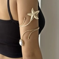 Bracelet de bras étoile de mer doré avec perle blanche pour look de plage - Étoile de Mer Perle Artificielle Irrégulière (BR26Y0076)