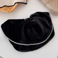Dettaglio molletta per capelli in velluto nero con bordi di strass argentati - Fermaglio per capelli / Nero