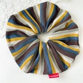Detalle de coletero grande de punto a rayas con etiqueta de moda y tejido acanalado - Rayas Multicolor Con Etiqueta / Grande (17CM)