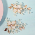 Handgefertigte goldene Blumenhaarklammer mit weißen Perlen für elegantes Brautstyling - Goldenes Blumen-Stil (HS-J7481G)