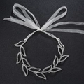 Cerchietto da sposa di lusso con foglie di strass e nastro di organza per matrimoni - Stile Foglia Piena di Strass Argento (HS-J4178)