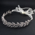 Cerchietto da sposa di lusso con foglie di strass e nastri bianchi su sfondo nero - Stile a Forma di Foglia Squisita (HS-J4219)