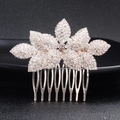 Dettaglio pettine per capelli dorato con fiori e strass lucidi per acconciatura da sposa - Oro rosa